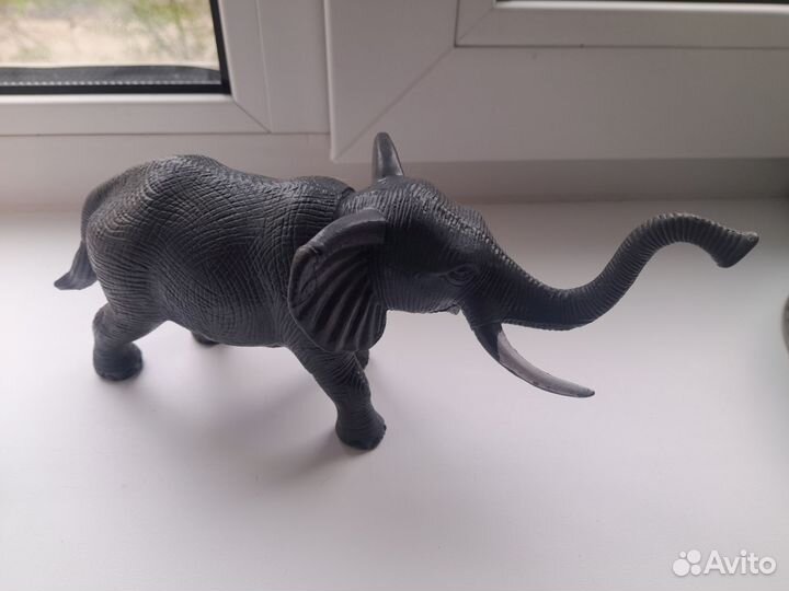 Фигурка слона