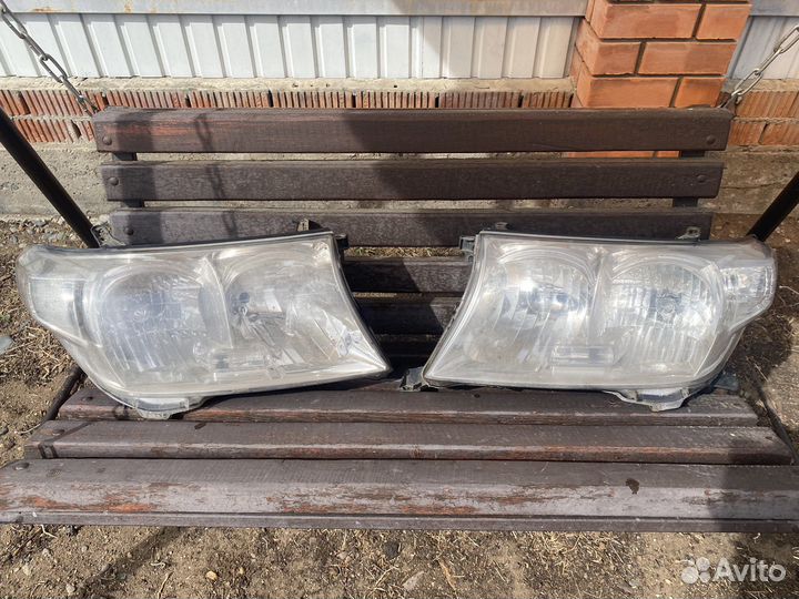 Фара toyota Land Cruiser 200