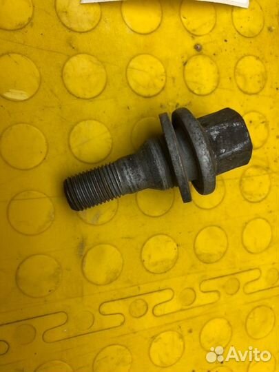 Болт колесный Peugeot Traveller combi L3 H1 дизель