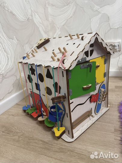Бизиборд домик