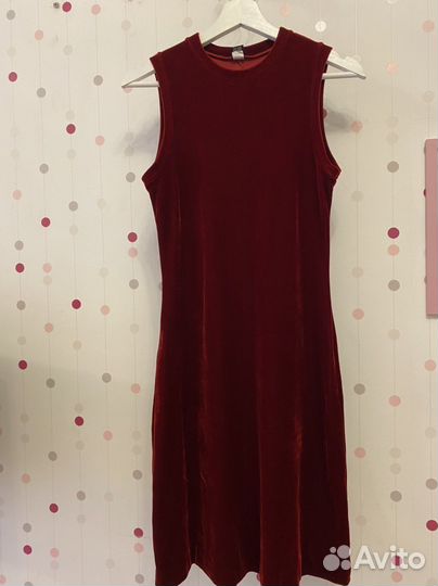 Красное бархатное платье