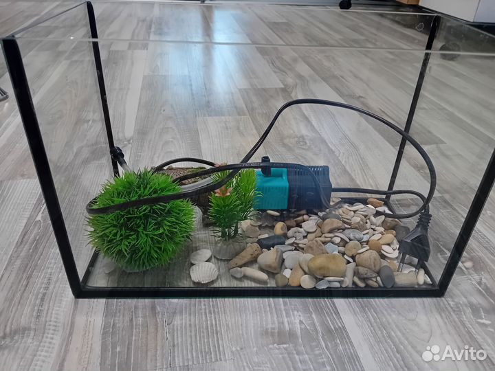 Аквариум 10л,с фильтром,декорациями
