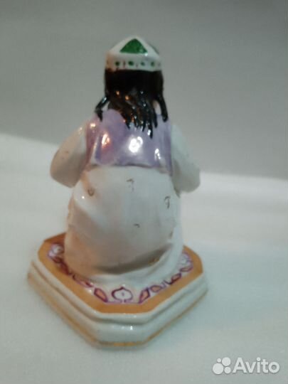 Статуэтка фарфор