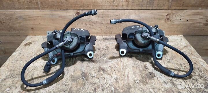 Суппорт передний Volkswagen Passat B7