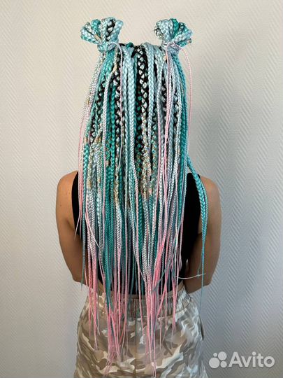 Вплетение кос, дредов, локонов