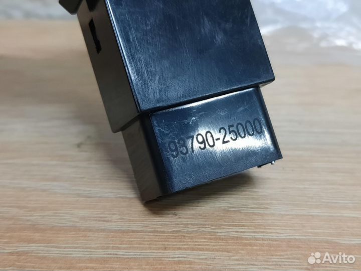 Кнопка аварийного сигнала Hyundai Accent