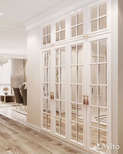 Классический шкаф в прихожую