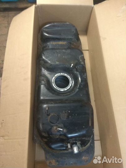 Бак SsangYong Rexton 3.2 (2211008B03)