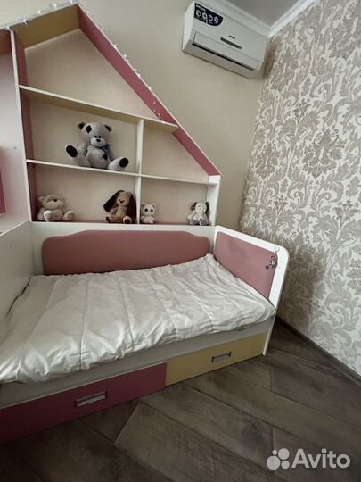 Двойная детская кровать с домиком