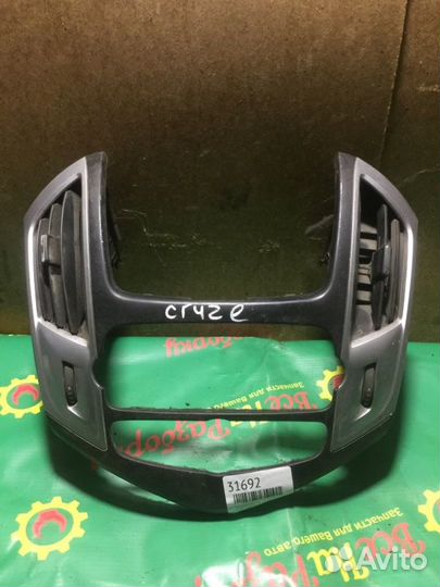 Центральная консоль Chevrolet Cruze седан 1.6 2010