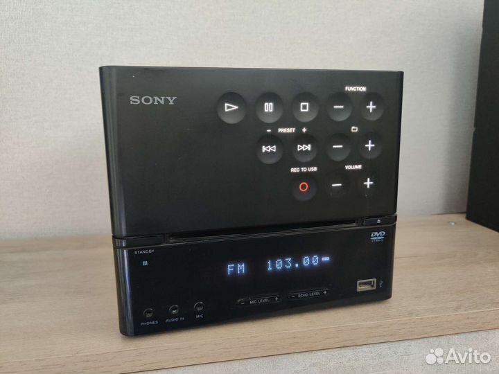 Музыкальный центр Sony