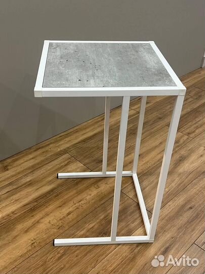 Приставной придиванный столик