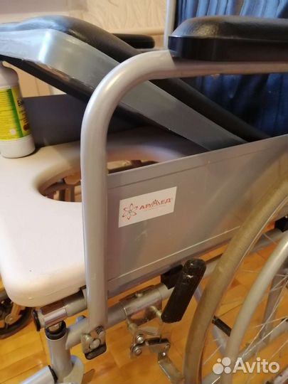 Инвалидная коляска с туалетом