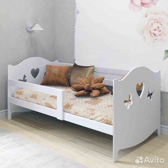 Кроватка с бортиком из натурального дерева детская