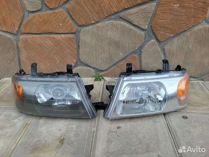 Фара mitsubishi pajero sport 1