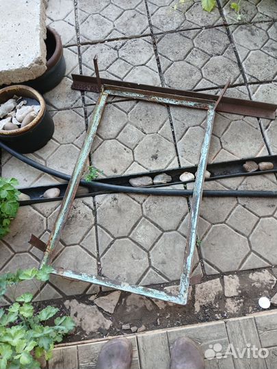 Металлическая рама для оконного проёма
