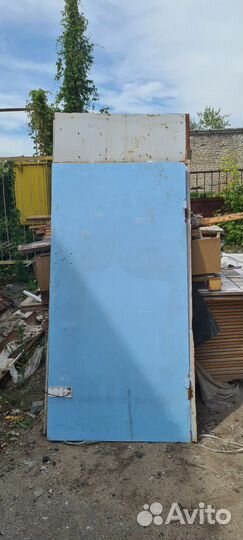 Металлическая дверь