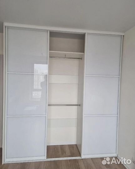 Шкаф купе белый встроенный