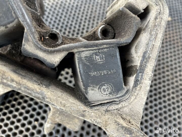 Подушка двигателя с кронштейном opel vectra b