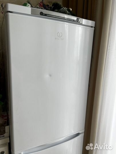 Холодильник indesit