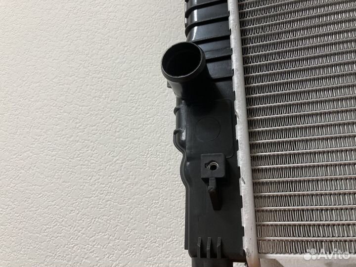 Радиатор охлаждения Шевроле Авео