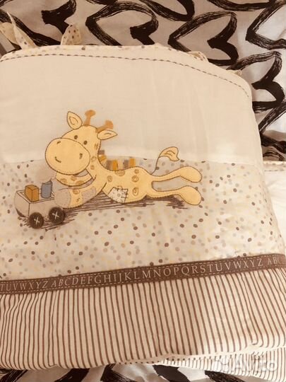 Защитный бортик в кроватку