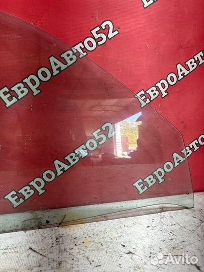 Стекло двери переднее правое Nissan Primera P11