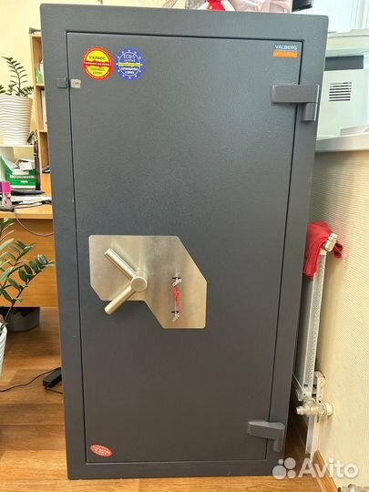 Продам сейф