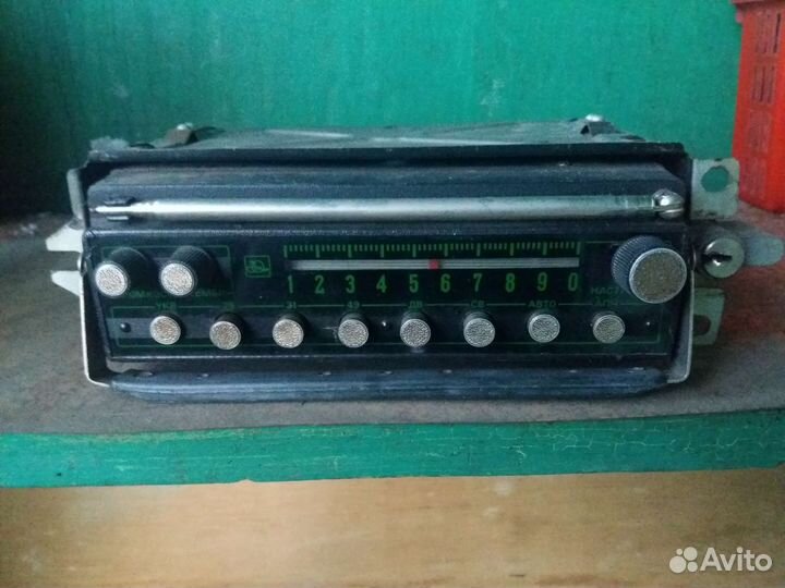Автомобильный радиоприёмник СССР