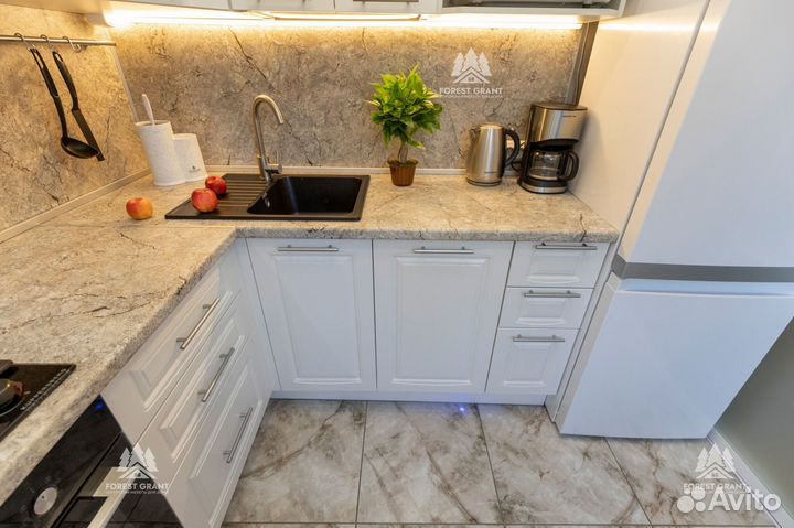 Изящная угловая кухня 