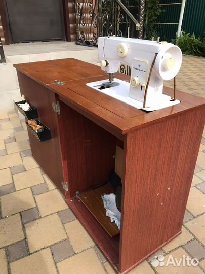 Швейная машина Чайка 132