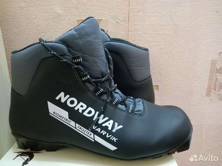 Лыжные ботинки