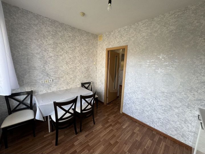 2-к. квартира, 62 м², 3/10 эт.