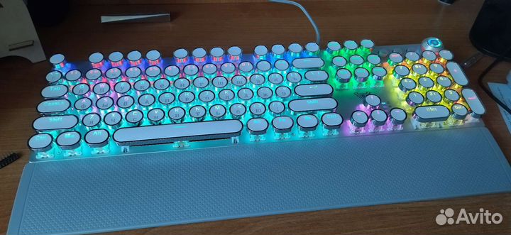 Игровая механическая клавиатура белая