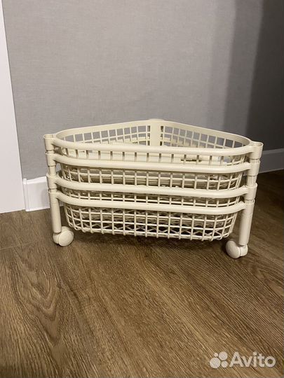 Этажерка на колесиках