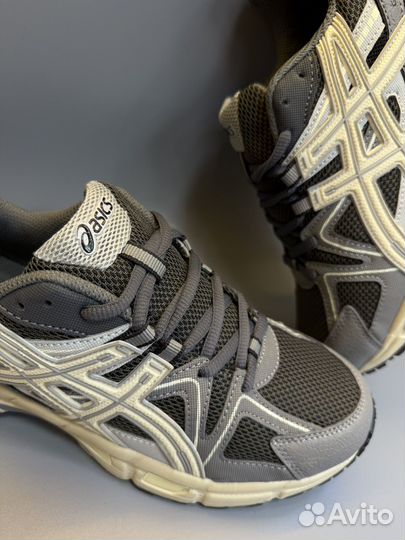 Кроссовки asics