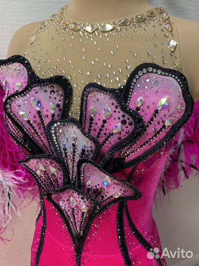 Украшение, расклейка стразами, инкрустация