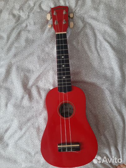 Укулеле красное