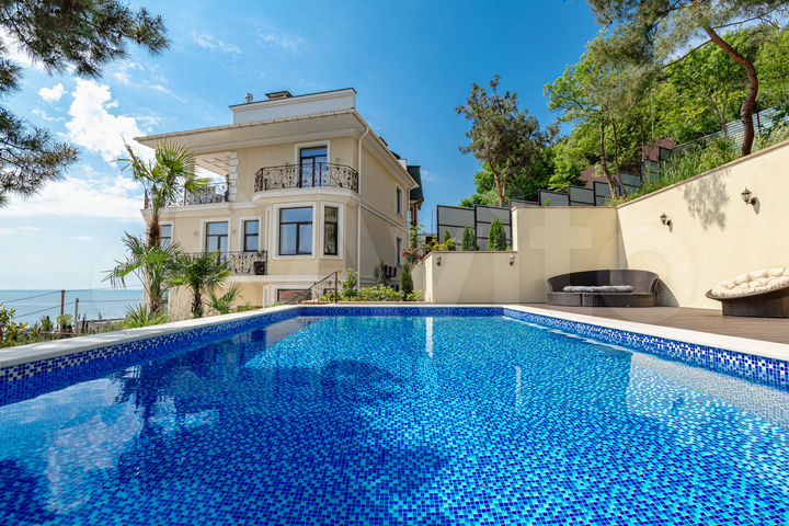 Дом 428 м² на участке 13 сот.