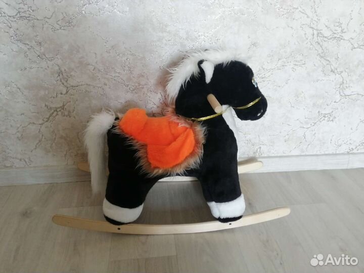 Детская качалка лошадь