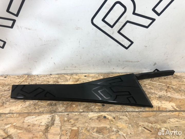Накладка стойки двери задняя правая Porsche