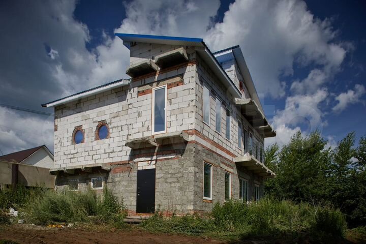 Дом 240 м² на участке 8,9 сот.