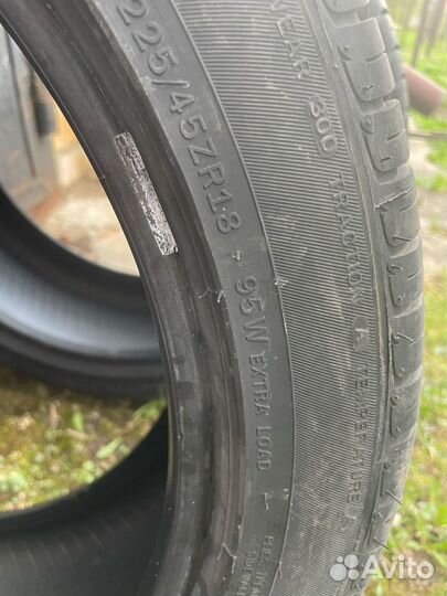 Royal Black Royal Performance 225/45 R18 95W