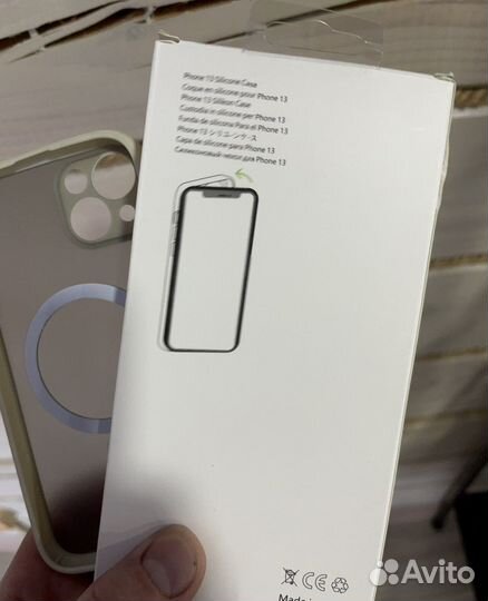 Чехол на iPhone 13