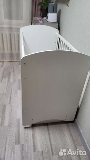 Кроватка с маятником