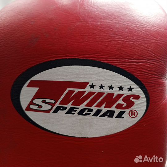 Боксерские перчатки