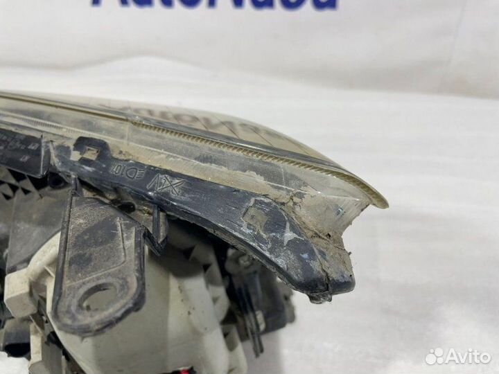 Фара правая Toyota Avensis 2 2003-2008