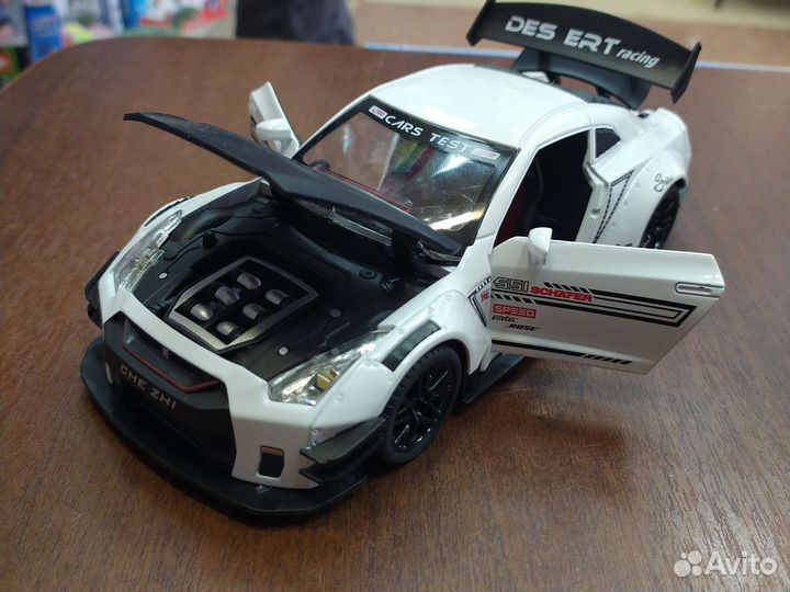 Модель автомобиля lamborgini, bmw нисан гтр