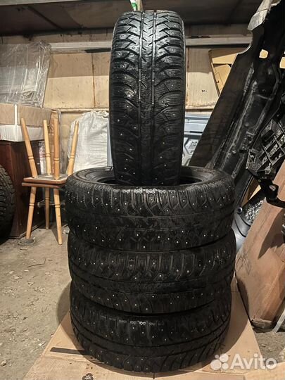 Bridgestone Ice Cruiser 7000 215/60 R17 100T