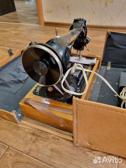 Машина швейная бытовая 2М-35 класса